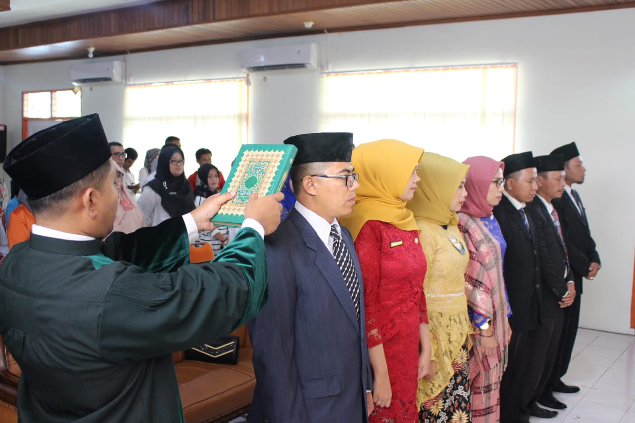 Pelantikan Pejabat Administrator (Eselon III) dan Pejabat Pengawas (Eselon IV) di Lingkungan Dinas Pengendalian Penduduk, Keluarga Berencana, Kependudukan dan Pencatatan Sipil Provinsi Sumatera Barat