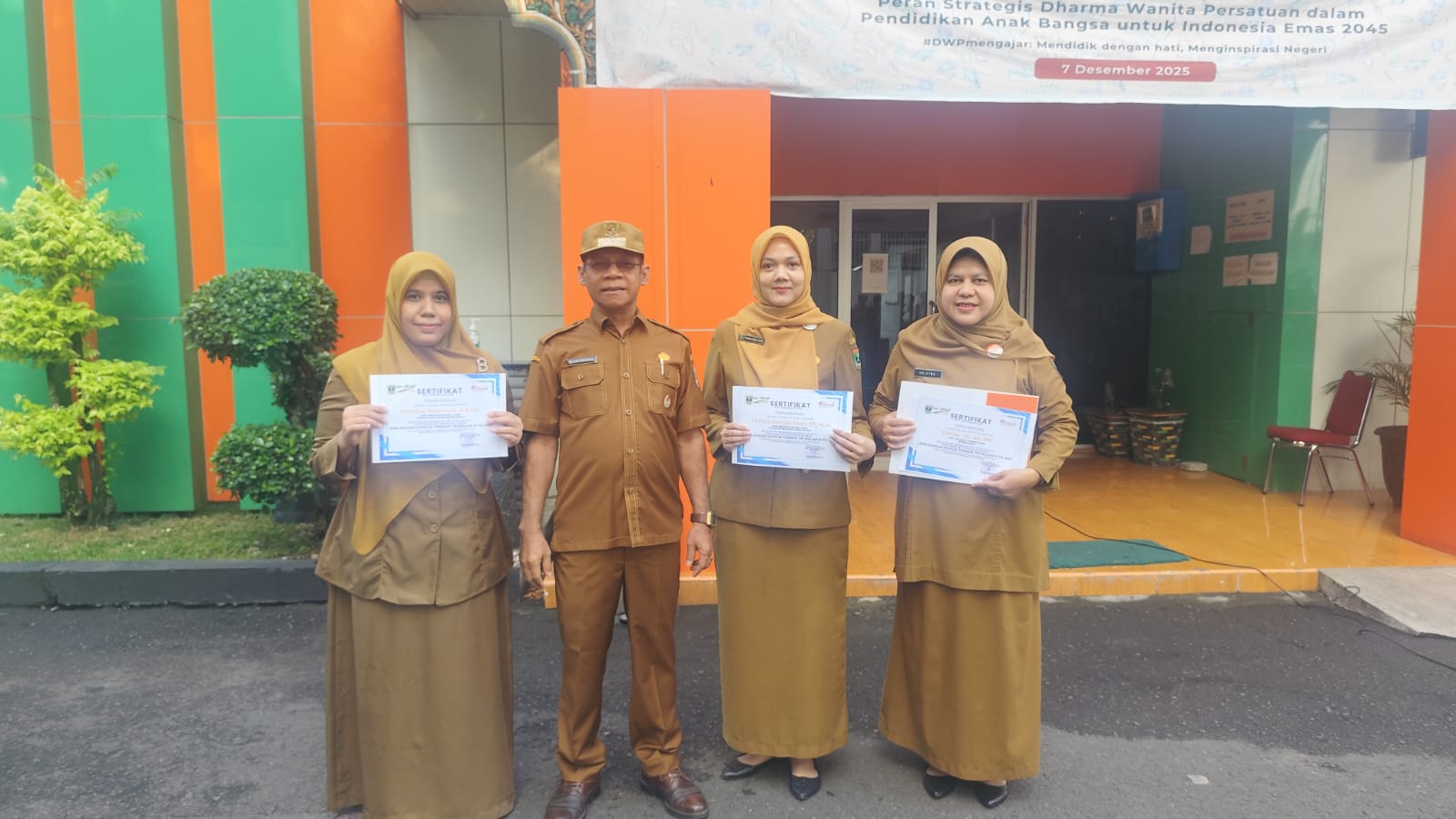 ASN Disiplin Terbaik Triwulan IV, Dukcapil Sumbar Berikan Apresiasi