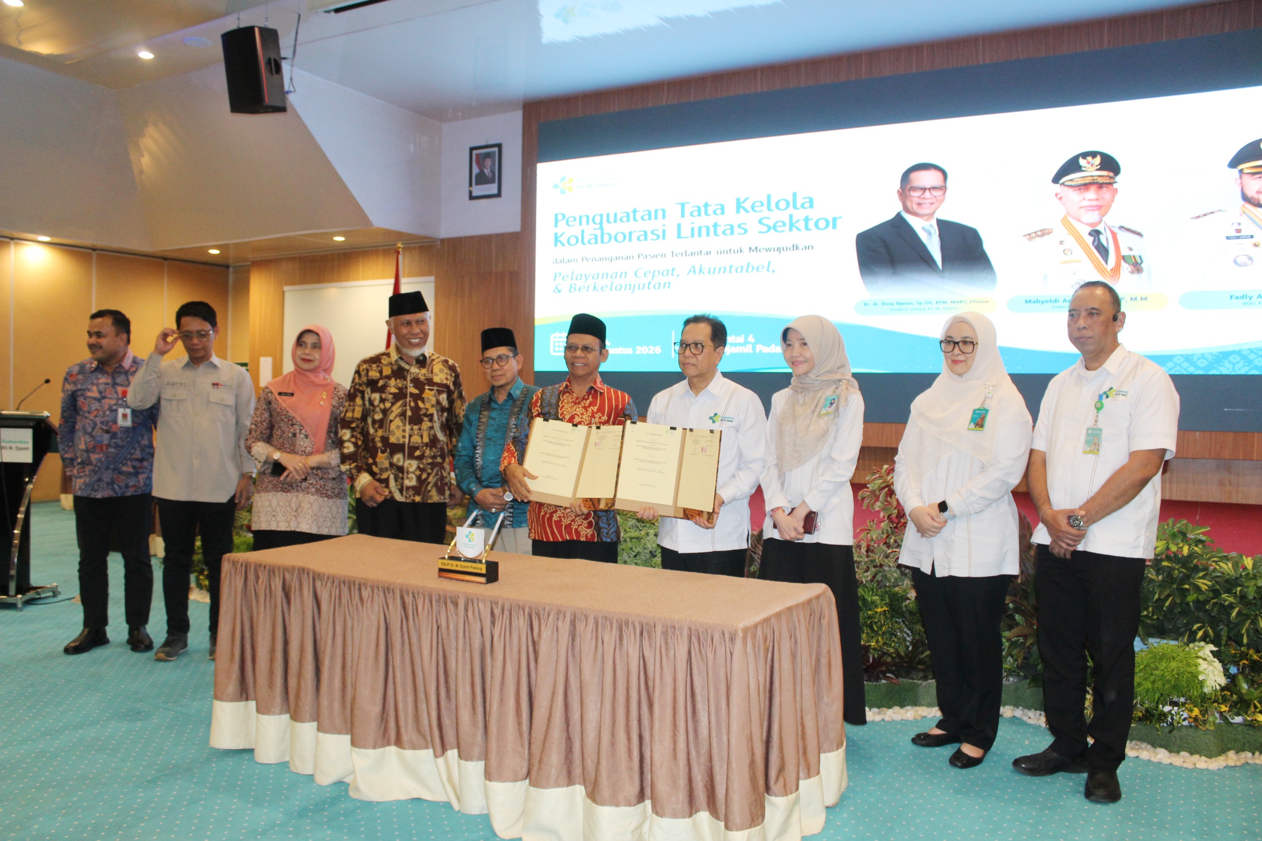 Kepala Dinas Dukcapil Sumbar Hadiri Penandatanganan MoU dan PKS Kolaborasi Lintas Sektor dalam Penanganan Pasien Terlantar